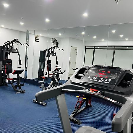 May De Ville Crown Hotel Hanoi Kültér fotó The gym at the hotel