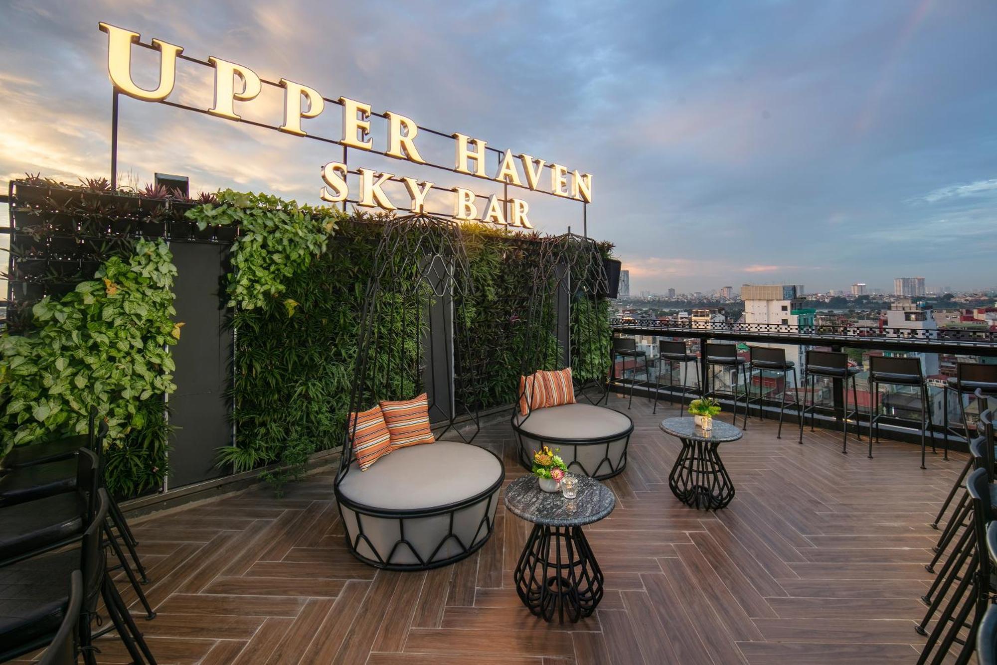 May De Ville Crown Hotel Hanoi Kültér fotó Upper Haven Sky Bar
