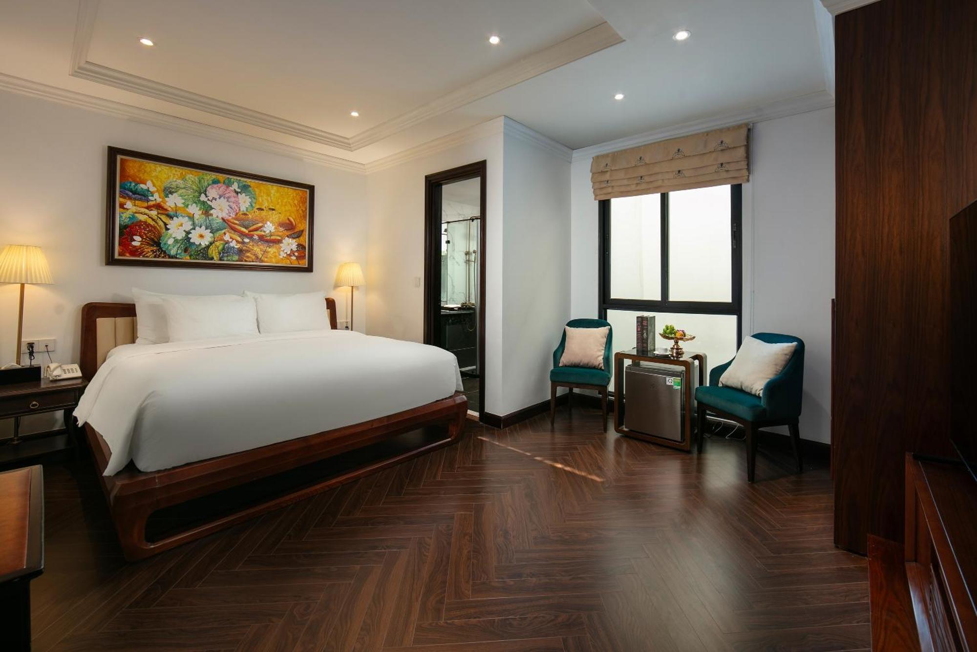 May De Ville Crown Hotel Hanoi Kültér fotó Deluxe Room