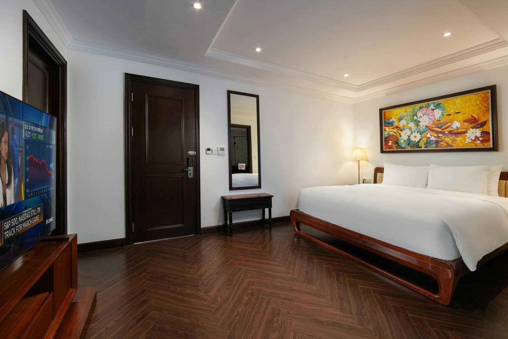 May De Ville Crown Hotel Hanoi Kültér fotó Deluxe Room