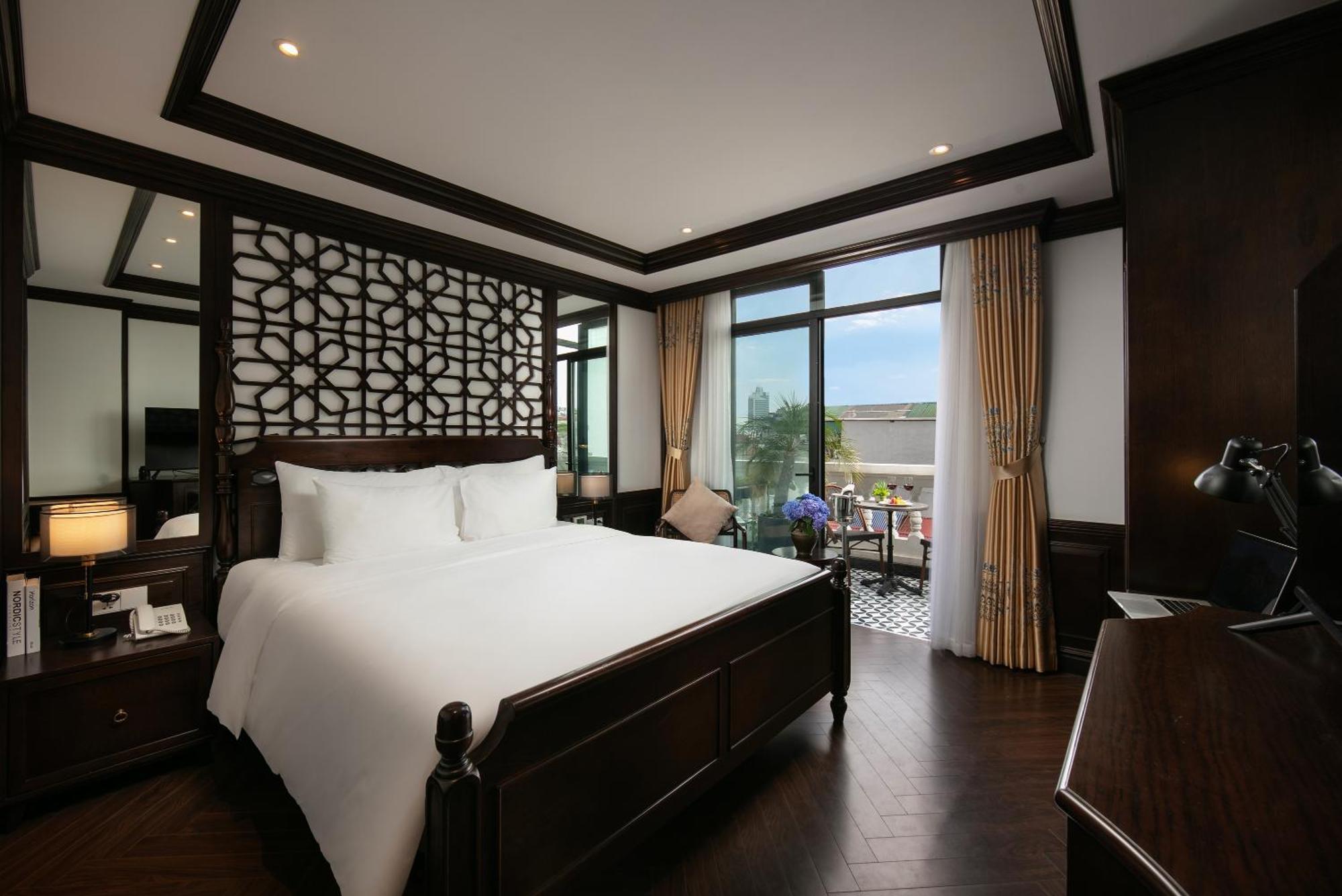 May De Ville Crown Hotel Hanoi Kültér fotó Deluxe Suite
