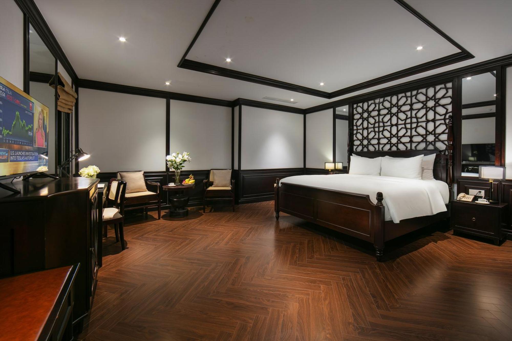 May De Ville Crown Hotel Hanoi Kültér fotó Suite