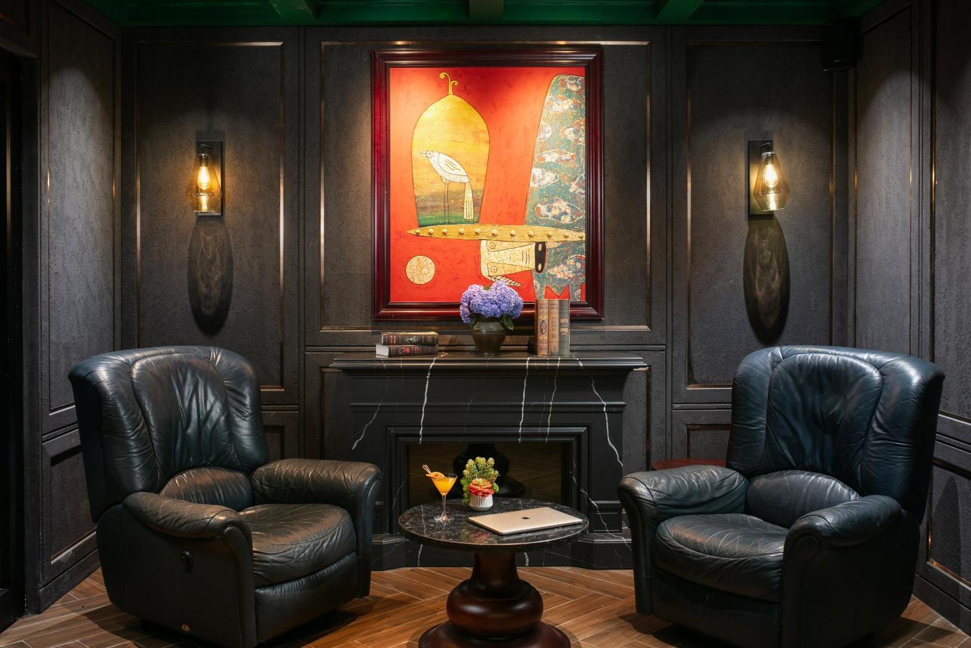 May De Ville Crown Hotel Hanoi Kültér fotó The Green Room