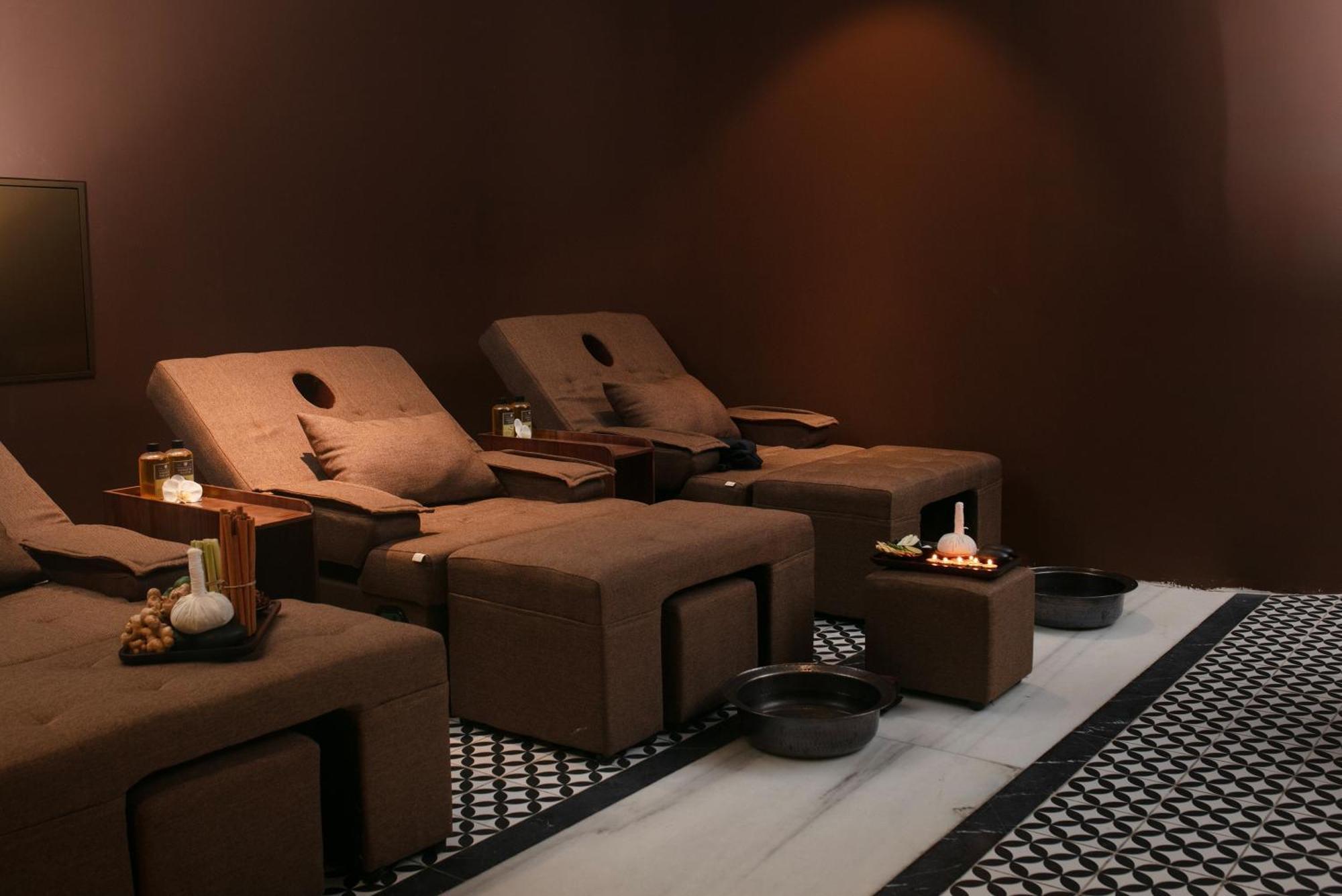 May De Ville Crown Hotel Hanoi Kültér fotó A spa in Bangkok, Thailand